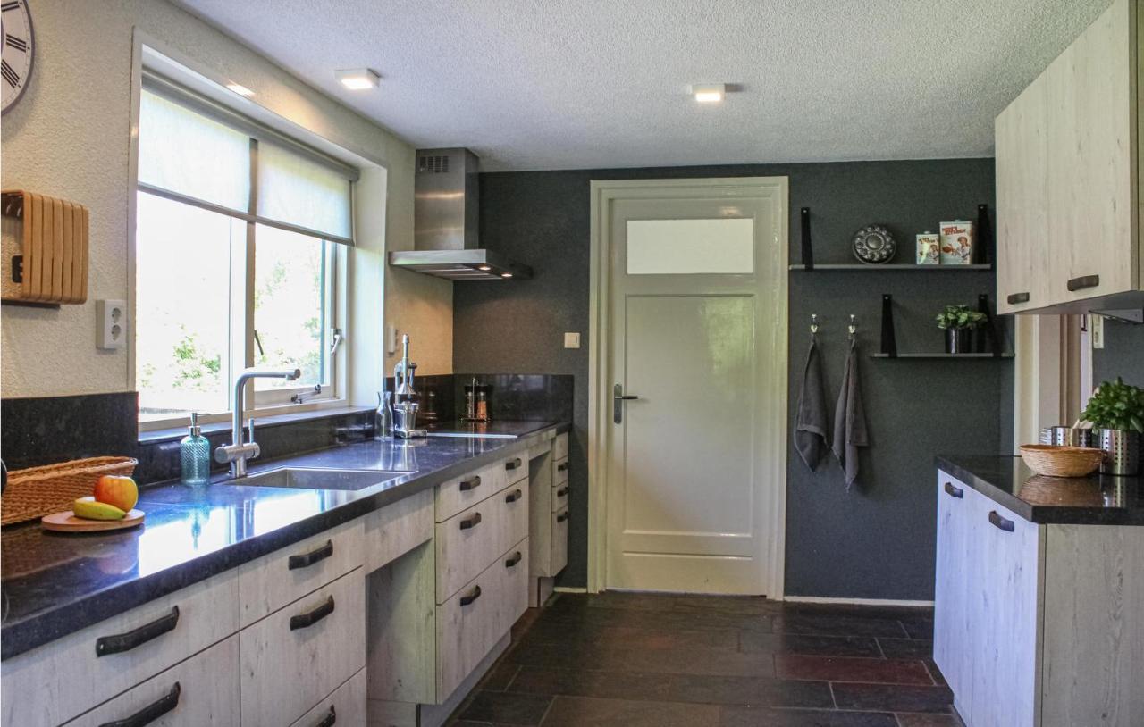 Gorgeous Home In Scharendijke With Kitchen المظهر الخارجي الصورة