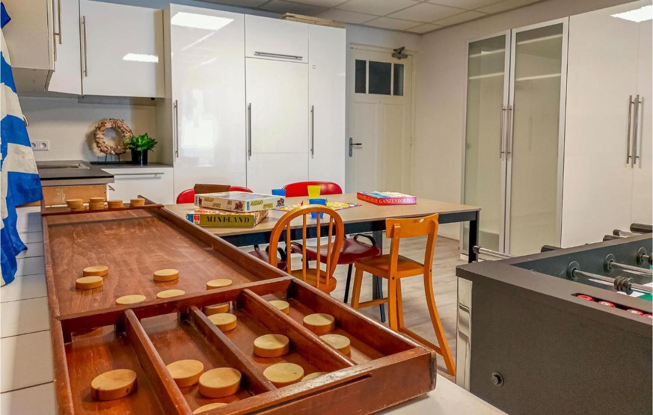 Gorgeous Home In Scharendijke With Kitchen المظهر الخارجي الصورة